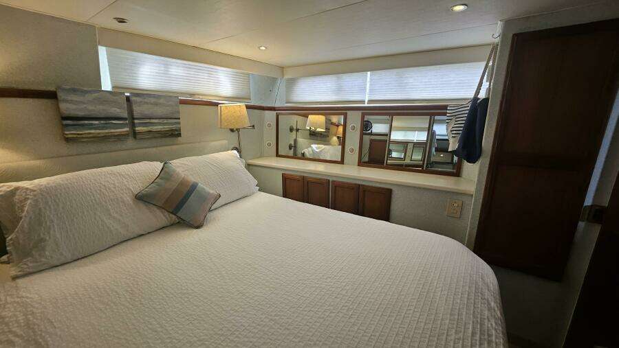 Water House 45ft Tollycraft Yacht For Sale