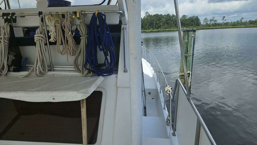 Water House 45ft Tollycraft Yacht For Sale