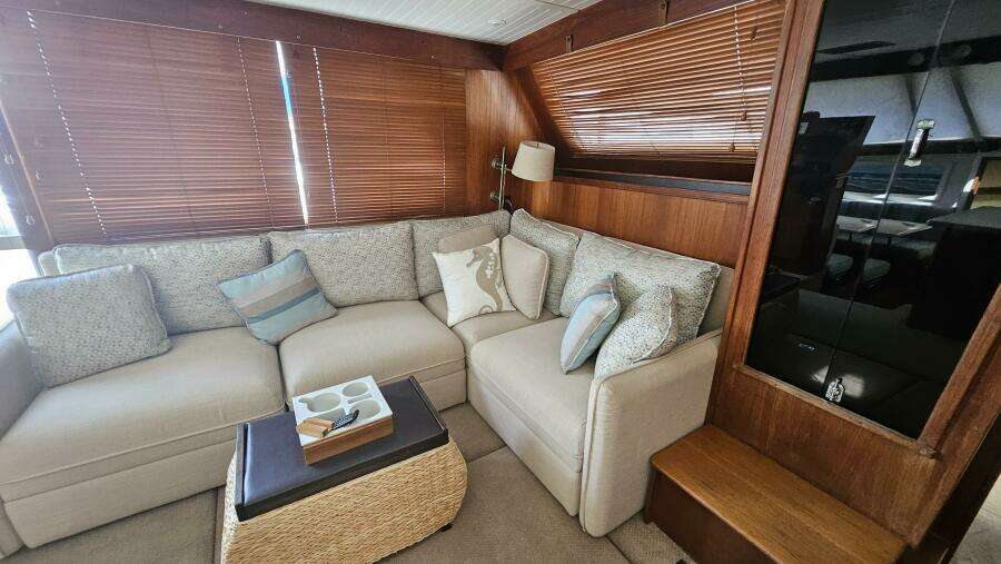Water House 45ft Tollycraft Yacht For Sale