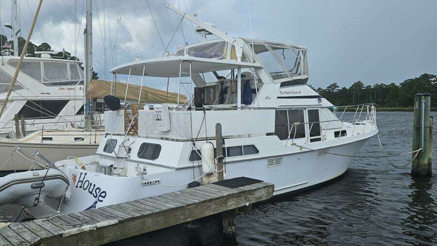 Water House 45ft Tollycraft Yacht For Sale