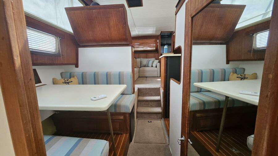 Water House 45ft Tollycraft Yacht For Sale