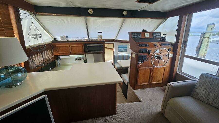 Water House 45ft Tollycraft Yacht For Sale