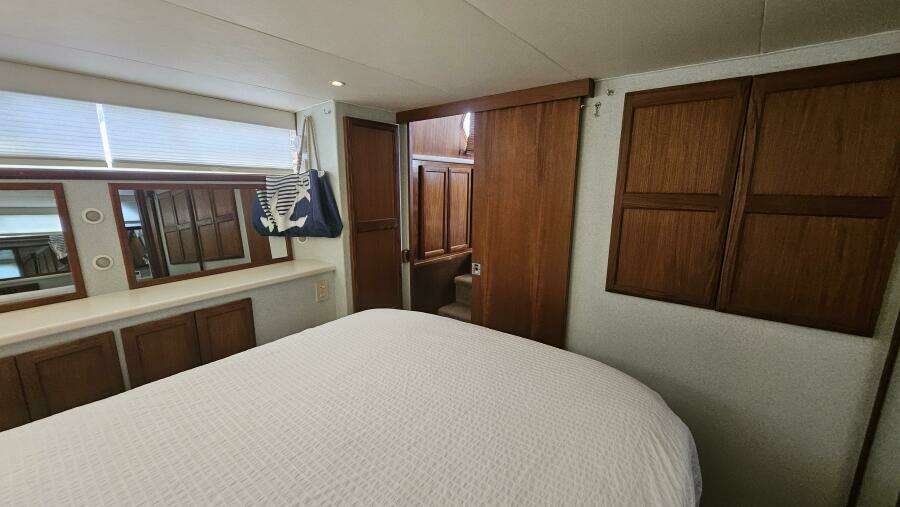 Water House 45ft Tollycraft Yacht For Sale