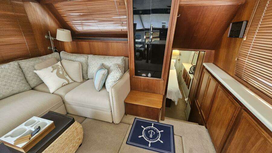 Water House 45ft Tollycraft Yacht For Sale