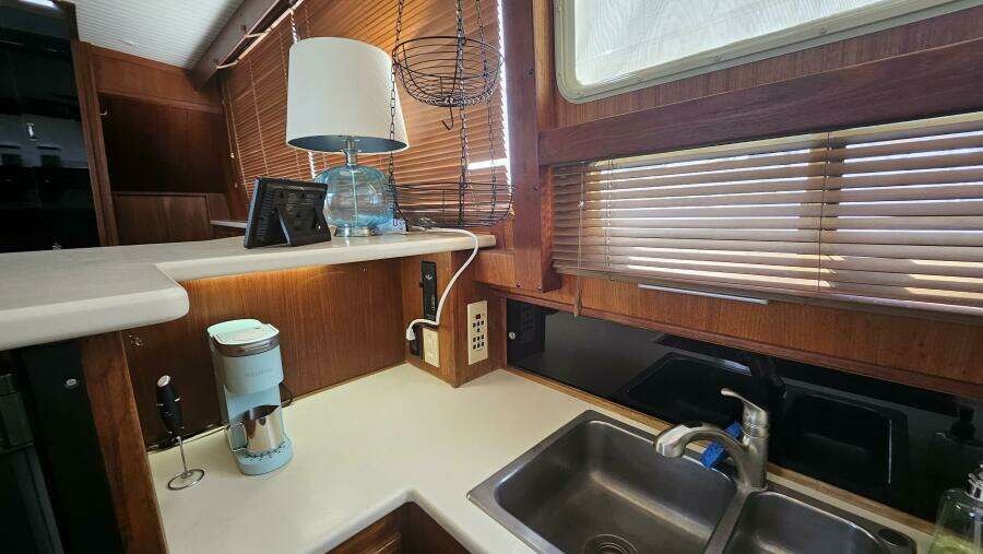 Water House 45ft Tollycraft Yacht For Sale