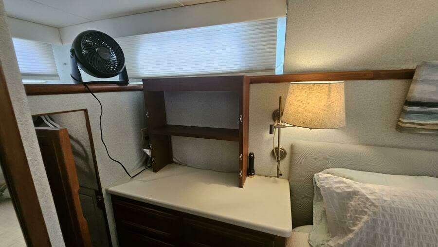 Water House 45ft Tollycraft Yacht For Sale