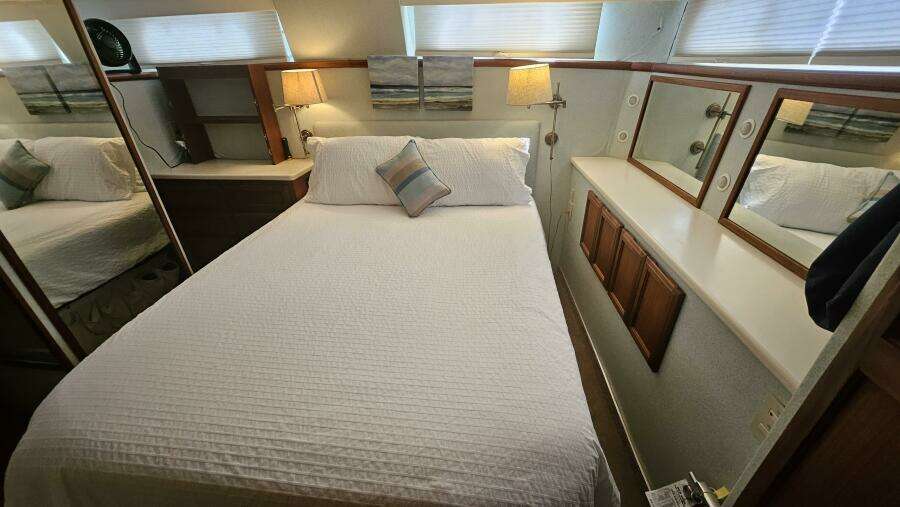 Water House 45ft Tollycraft Yacht For Sale