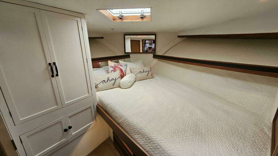 Water House 45ft Tollycraft Yacht For Sale