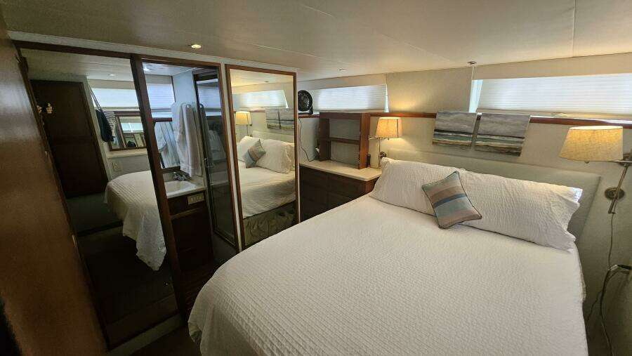 Water House 45ft Tollycraft Yacht For Sale