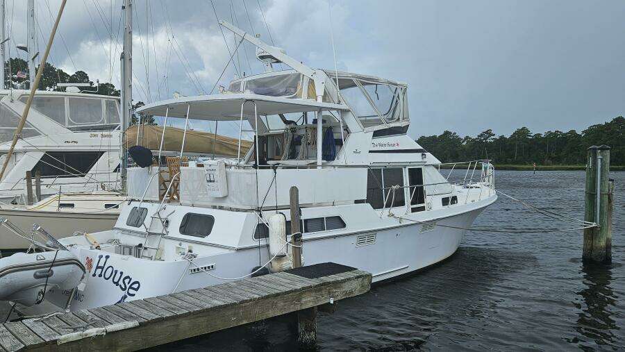 Water House 45ft Tollycraft Yacht For Sale