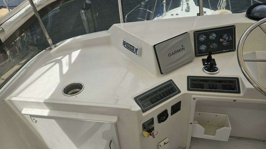 Water House 45ft Tollycraft Yacht For Sale