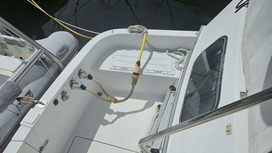 Water House 45ft Tollycraft Yacht For Sale
