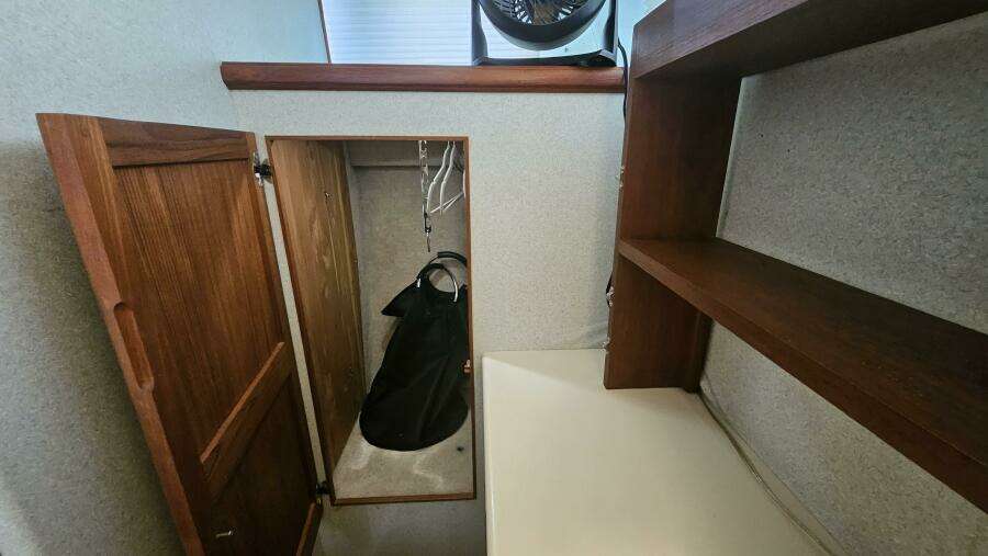 Water House 45ft Tollycraft Yacht For Sale