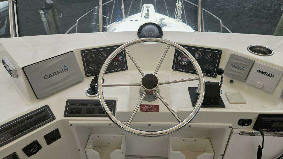 Water House 45ft Tollycraft Yacht For Sale