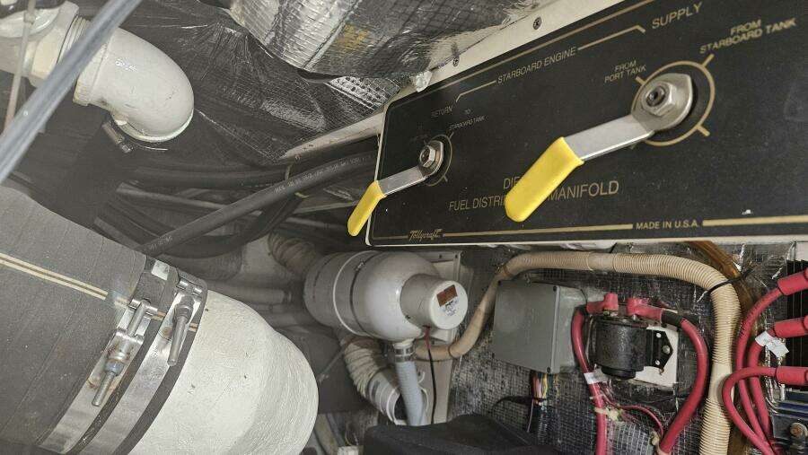 Water House 45ft Tollycraft Yacht For Sale