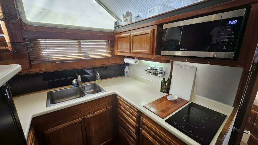 Water House 45ft Tollycraft Yacht For Sale