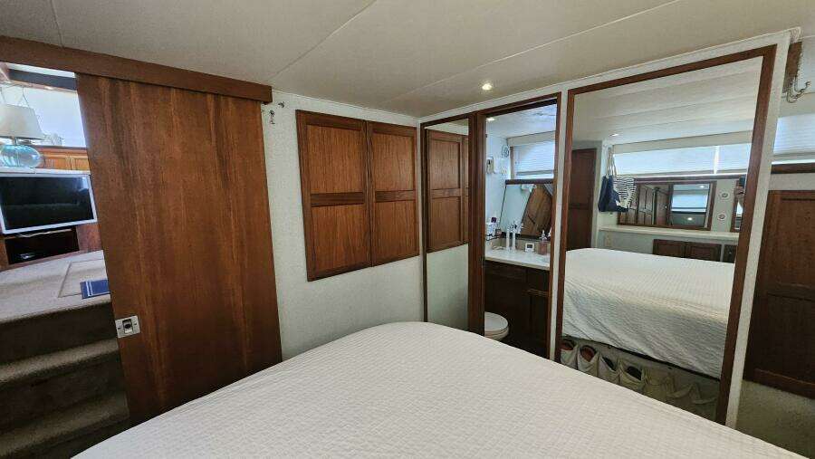 Water House 45ft Tollycraft Yacht For Sale