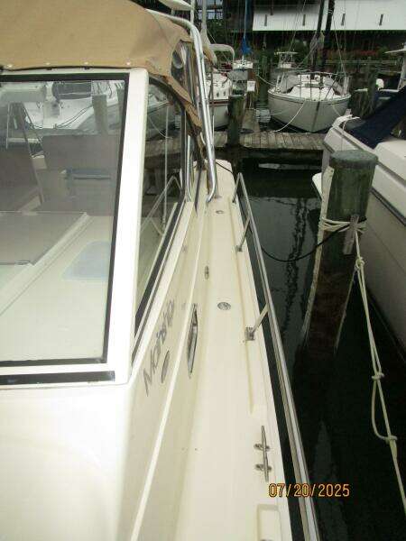 34' Mainship port side deck 34' Mainship port side deck