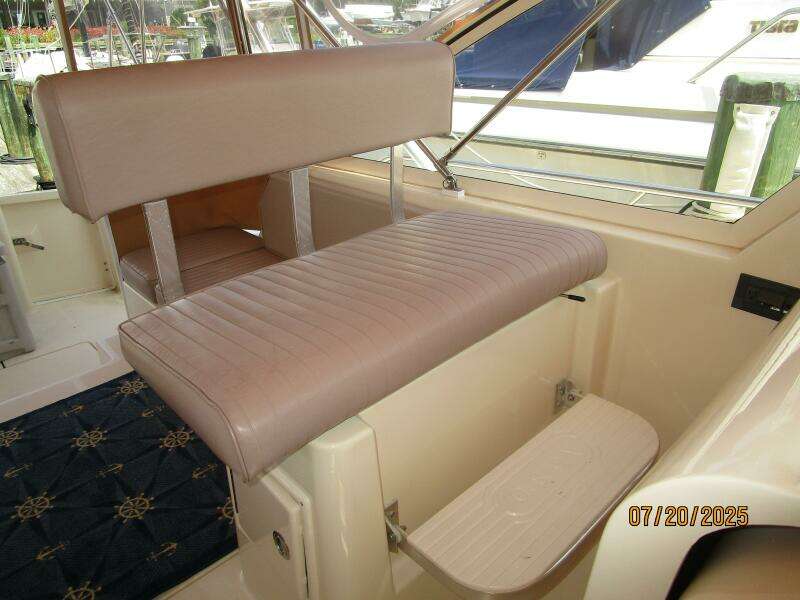 34' Mainship mate seat 34' Mainship mate seat