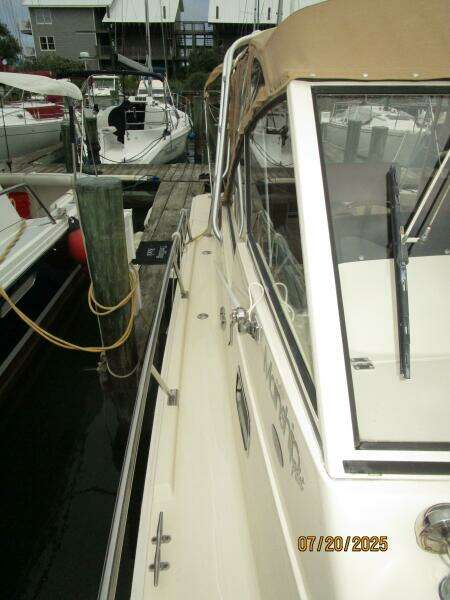 34' Mainship starboard side deck 34' Mainship starboard side deck