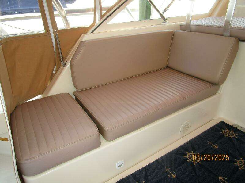 34' Mainship upper deck port aft seating 34' Mainship upper deck port aft seating