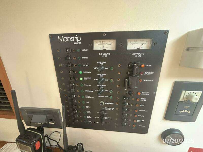 34' Mainship electrical panel1 34' Mainship electrical panel1