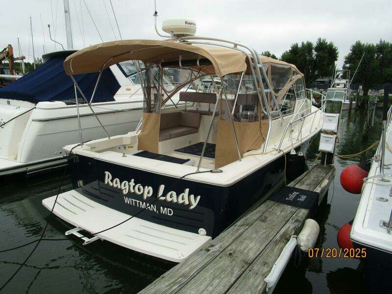34' Mainship starboard aft profile 34' Mainship starboard aft profile
