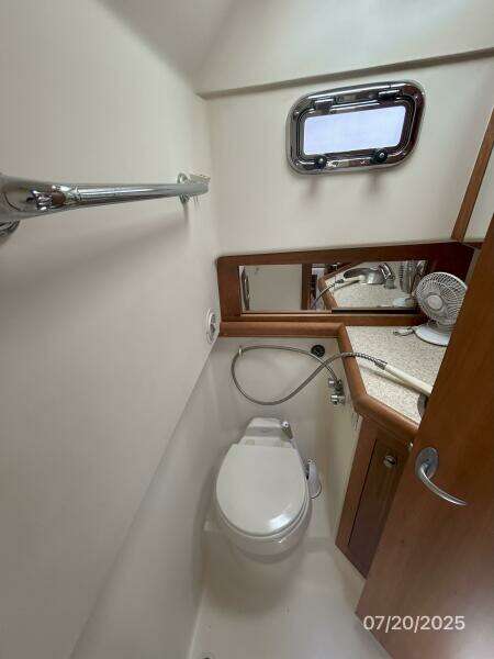 34' Mainship head 34' Mainship head