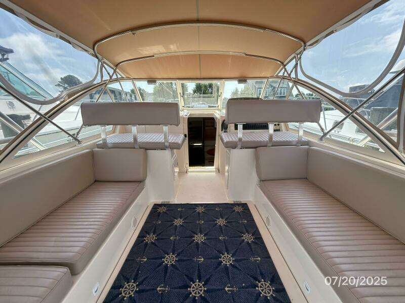 34' Mainship upper deck forward 34' Mainship upper deck forward