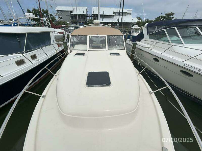 34' Mainship foredeck aft 34' Mainship foredeck aft