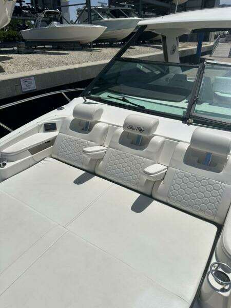 Salty Xperience 32ft Sea Ray Yacht For Sale