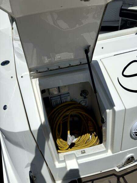 Salty Xperience 32ft Sea Ray Yacht For Sale