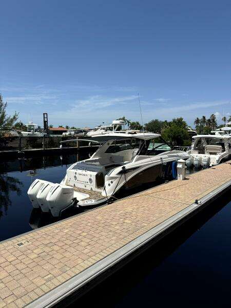 Salty Xperience 32ft Sea Ray Yacht For Sale