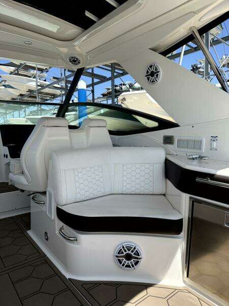 Salty Xperience 32ft Sea Ray Yacht For Sale