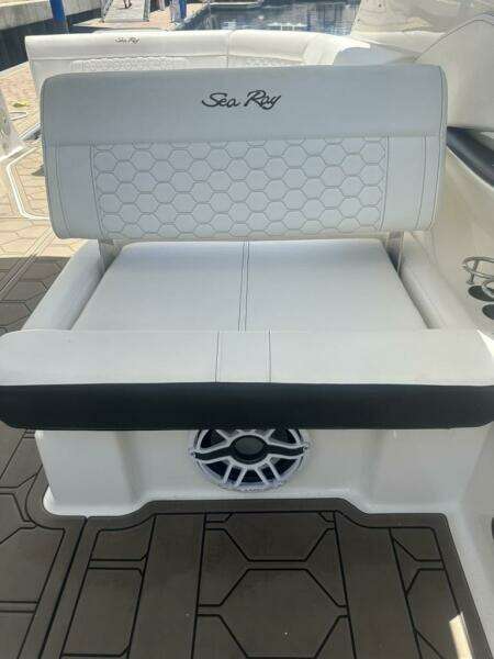 Salty Xperience 32ft Sea Ray Yacht For Sale