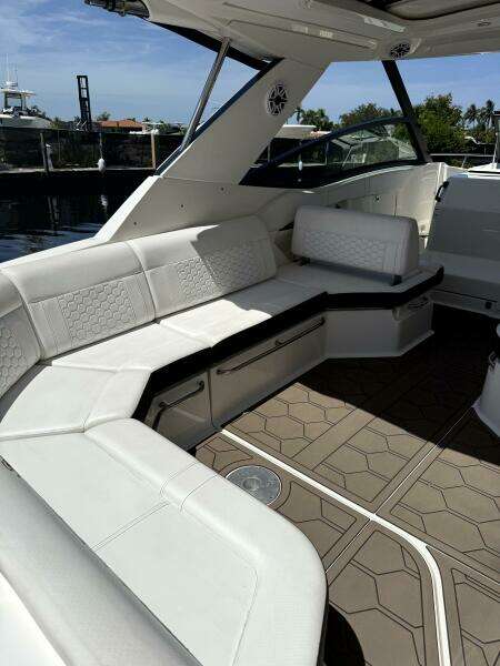 Salty Xperience 32ft Sea Ray Yacht For Sale