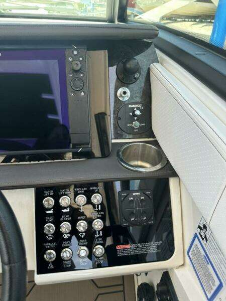 Salty Xperience 32ft Sea Ray Yacht For Sale