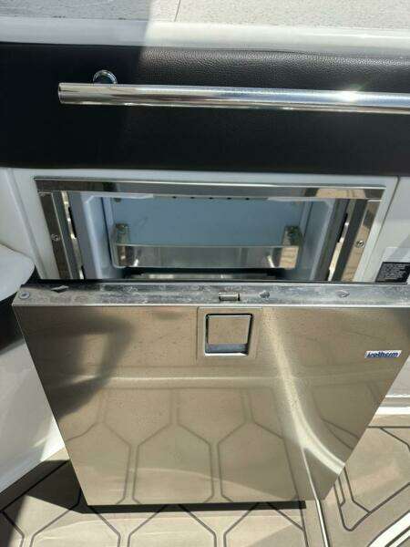 Salty Xperience 32ft Sea Ray Yacht For Sale