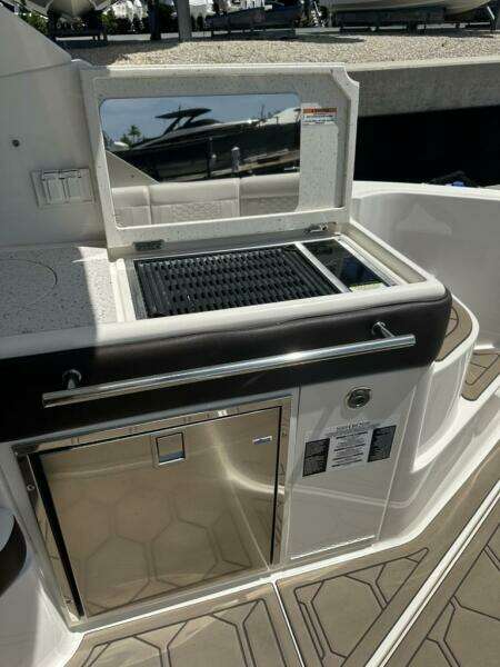Salty Xperience 32ft Sea Ray Yacht For Sale