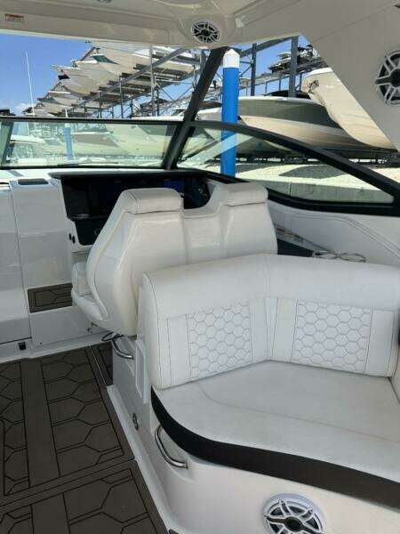 Salty Xperience 32ft Sea Ray Yacht For Sale