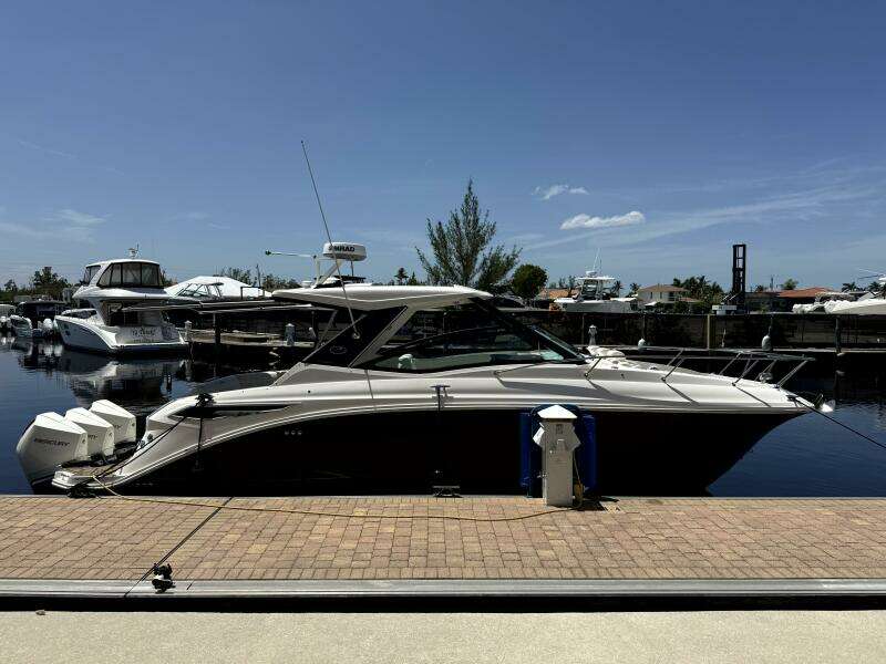 Salty Xperience 32ft Sea Ray Yacht For Sale