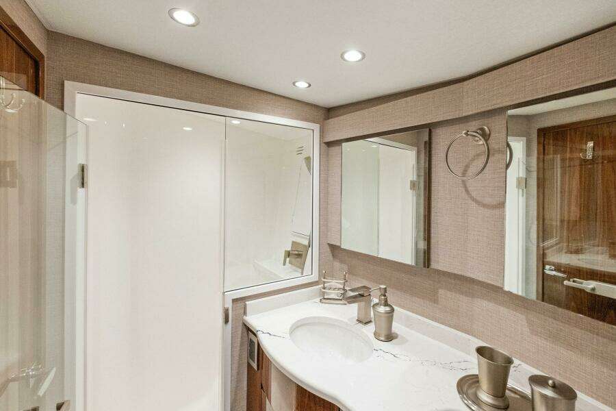 2024 Viking 54 Convertible GYS Trade