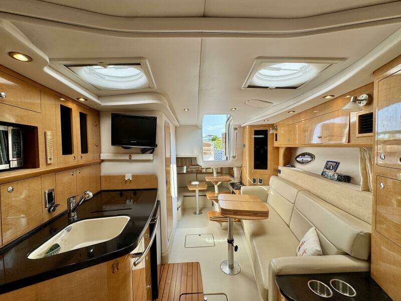 35ft Four Winns Yacht For Sale