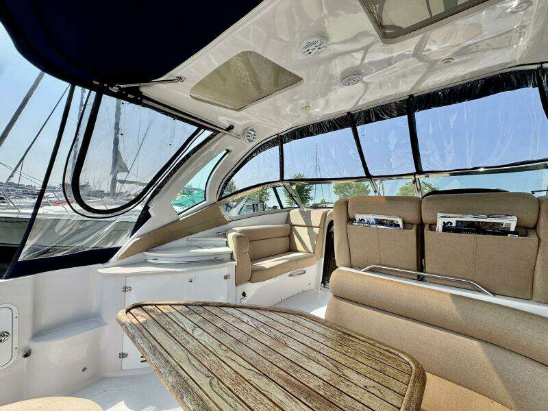35ft Four Winns Yacht For Sale