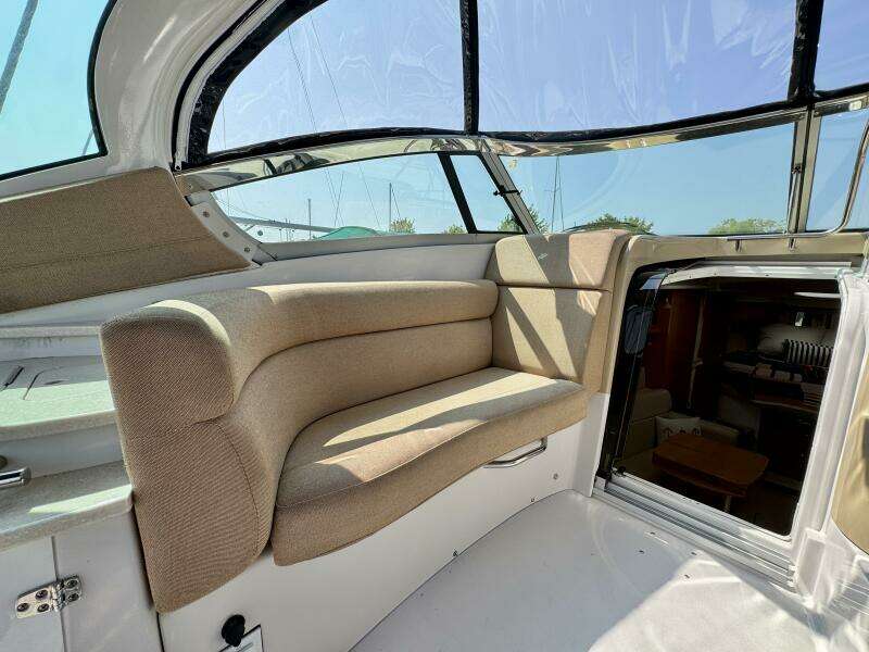 35ft Four Winns Yacht For Sale