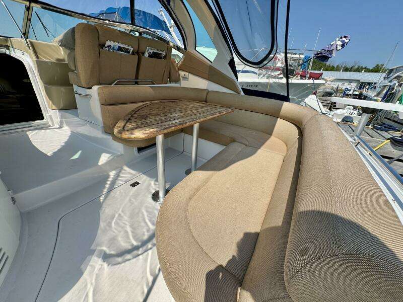 35ft Four Winns Yacht For Sale