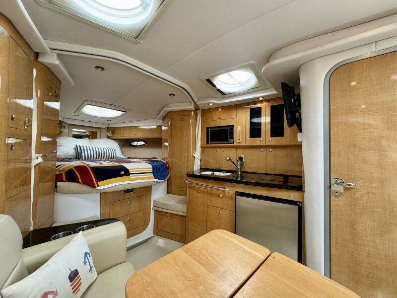 35ft Four Winns Yacht For Sale