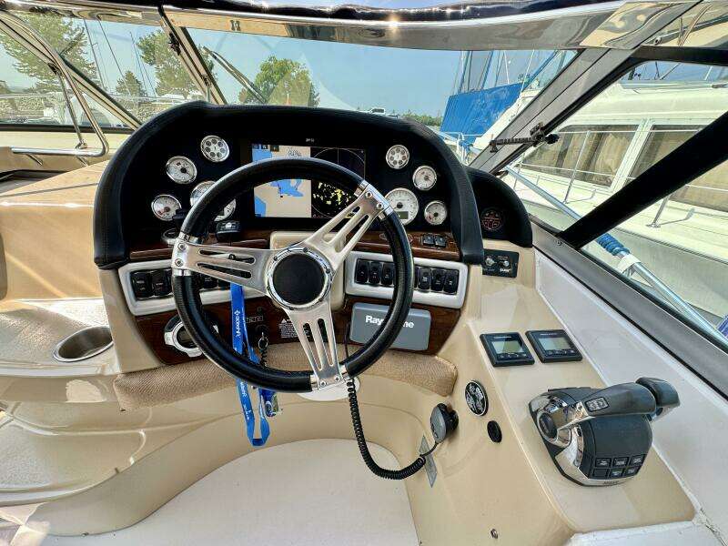 35ft Four Winns Yacht For Sale