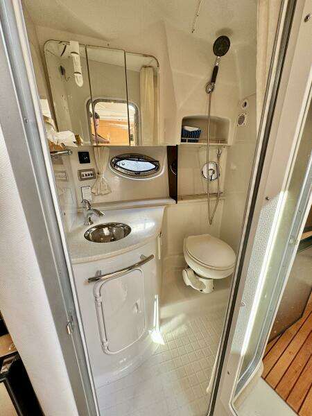 35ft Four Winns Yacht For Sale