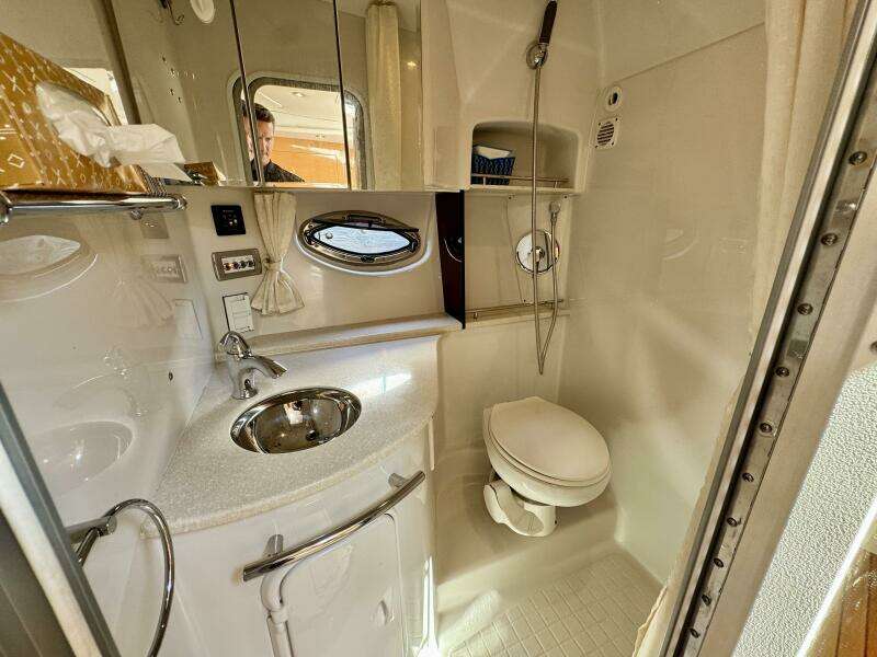 35ft Four Winns Yacht For Sale